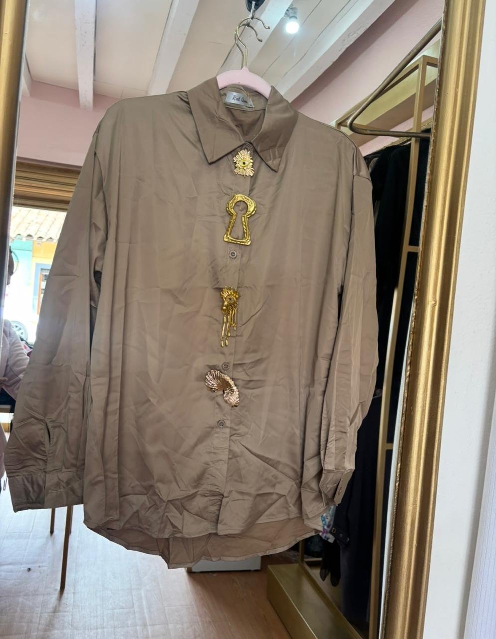 Camisa de Satin consigues grandes