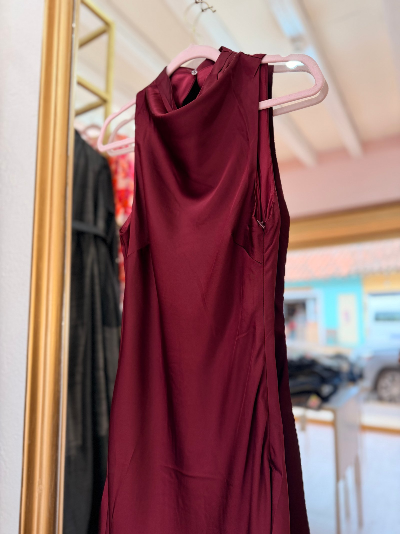 vestido largo de satin vino