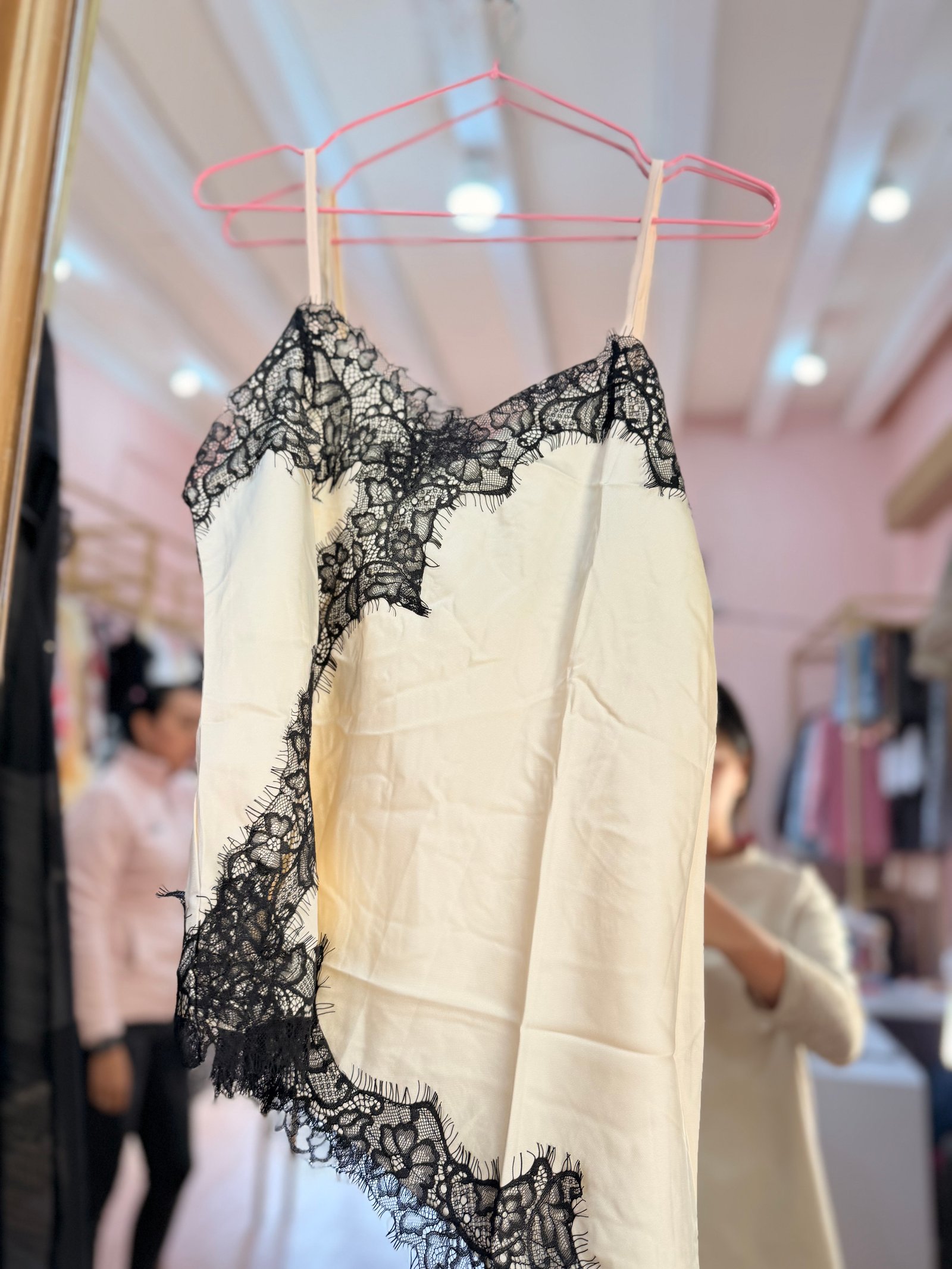 blusa satin con encaje