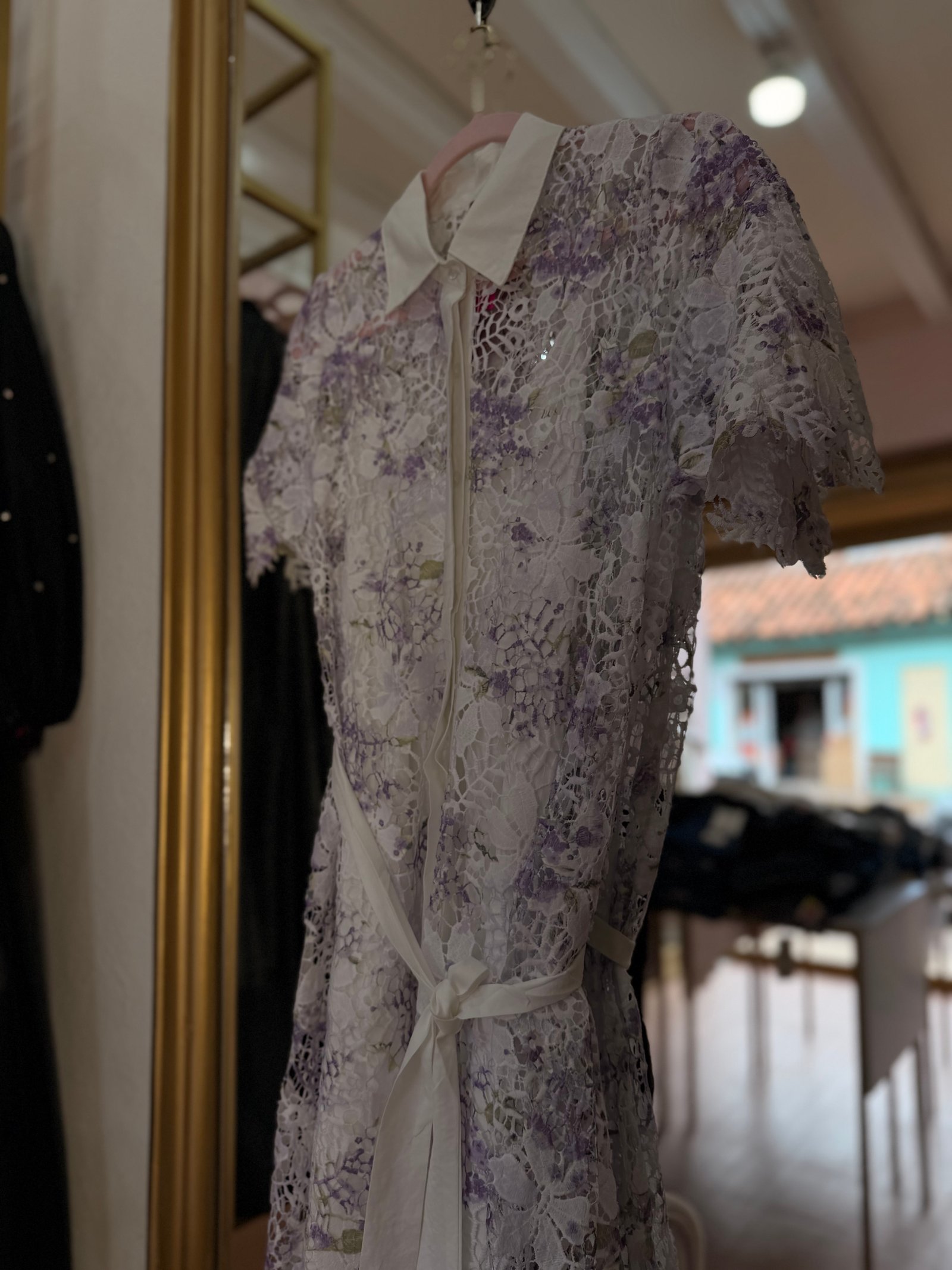 Vestido encaje morado transparente